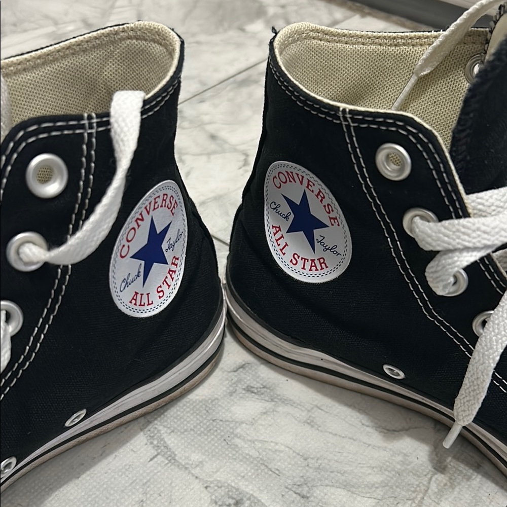 Chuck Taylor All Star High-Top Sneaker size 6.5womens 4.5 men - Picture 2 of 6
